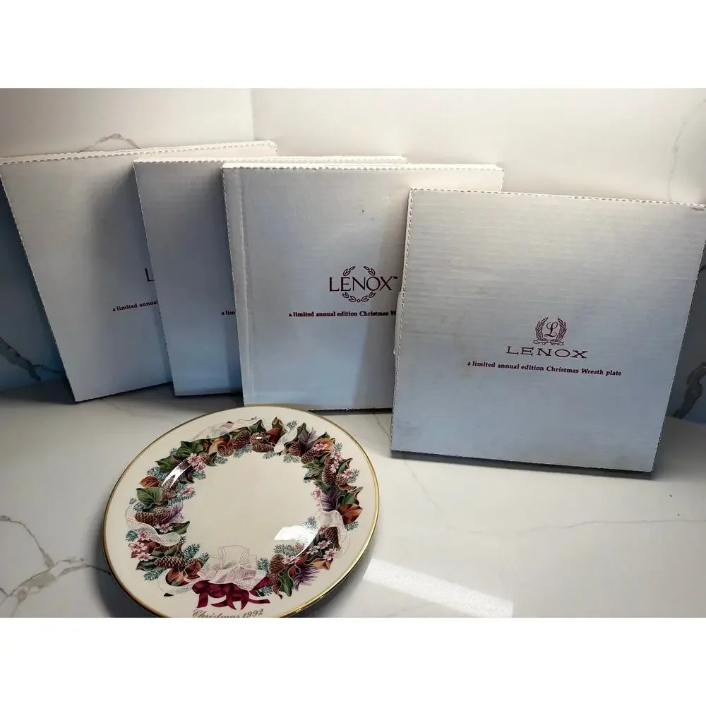 Set Vtg Lenox Annual Colonial Christmas Wreath Plates green presentation boxes